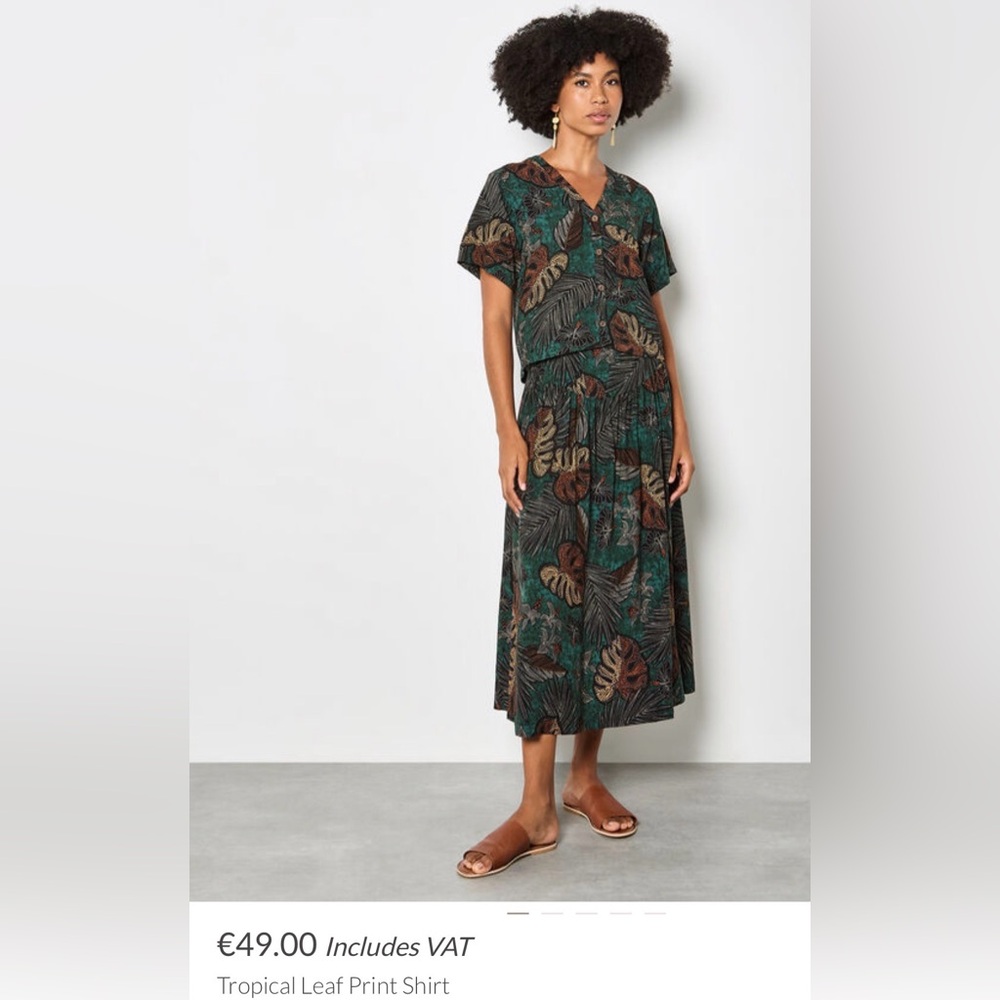 APRICOT 🍑- Tropical Leaf Print Button Front Top in Teal and Brown - Picture 4 of 8